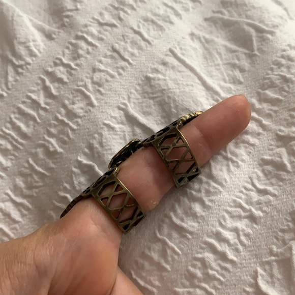 3for30!! ✨ Metal Ornamental Finger Wrap Ring - Picture 3 of 5
